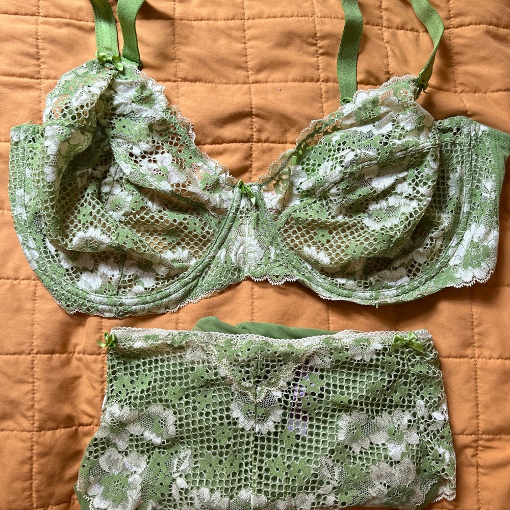 Adore Me 3X / 44G matching set Green - CLEAN worn once for photoshoot